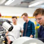 Najbardziej poszukiwane zawody techniczne – kogo potrzebują pracodawcy?