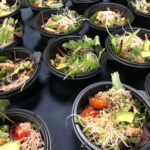 Catering dietetyczny dla zapracowanych – oszczędność czasu i zdrowie na talerzu