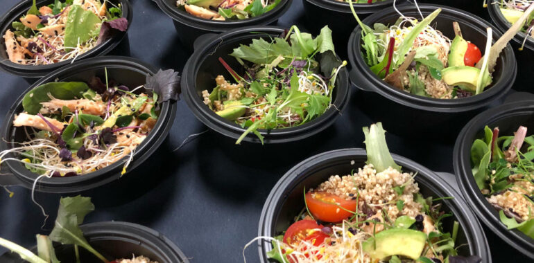 Catering dietetyczny dla zapracowanych – oszczędność czasu i zdrowie na talerzu