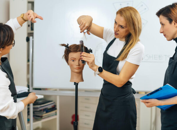 Technikum fryzjerskie – pierwszy krok do kariery w świecie stylizacji włosów