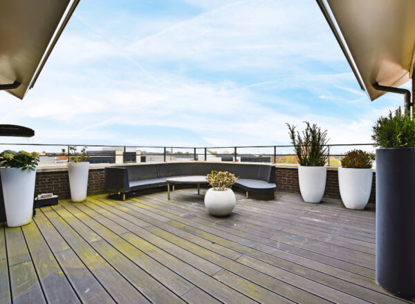 Olej do tarasu – który wybrać i jak prawidłowo impregnować deski tarasowe?