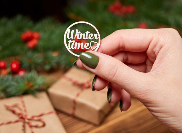 Naklejki z logo firmy – dlaczego warto je mieć i jak je zaprojektować?